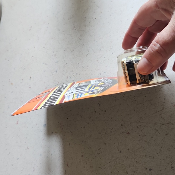 2011 Matchbox Emergency Response Hazard Squad - Picture 3 of 3